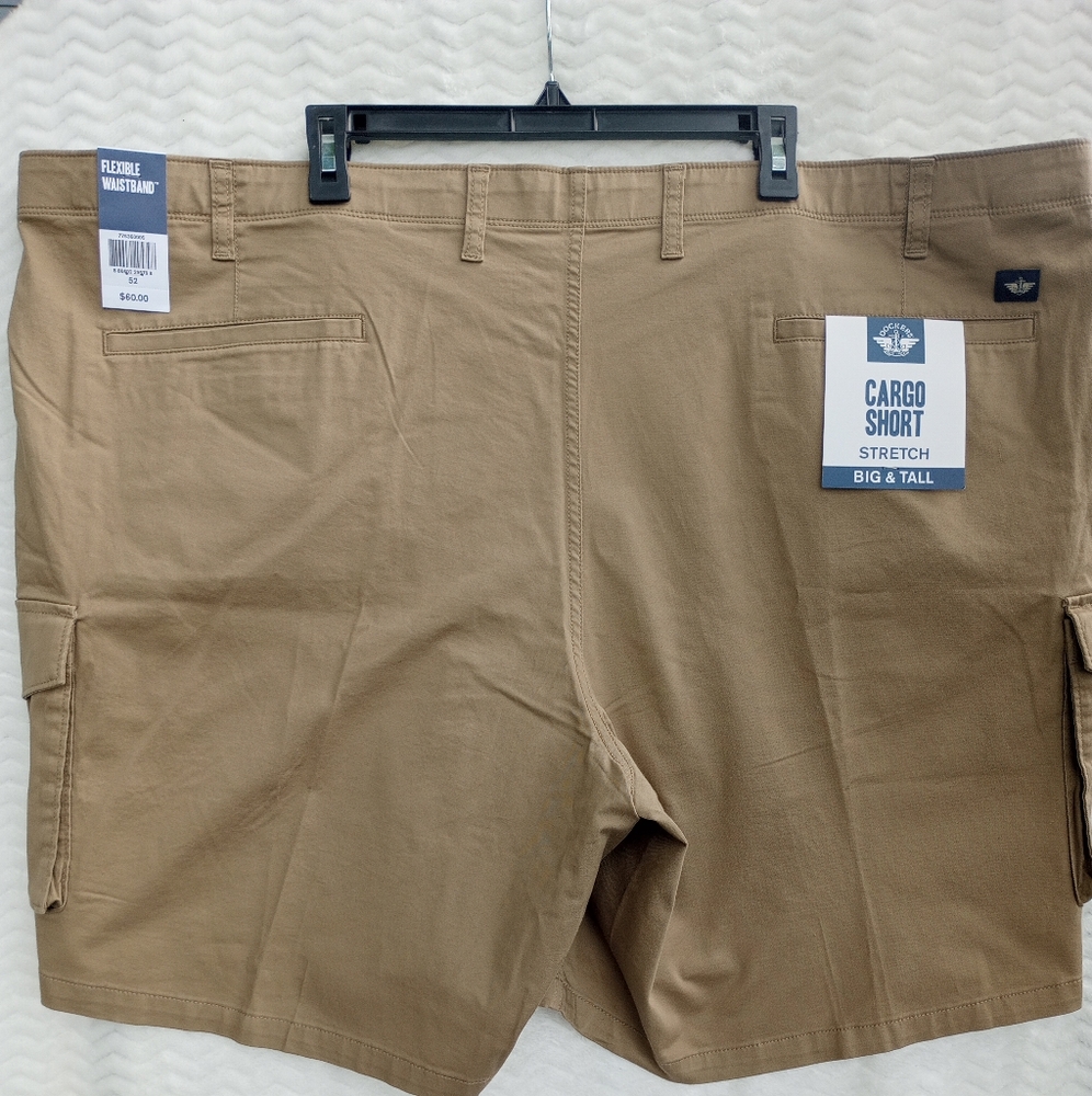 NWT men's Docker's Big and tall cargo shorts khaki size 52 flexible